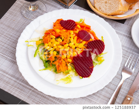 Image of a delicious light vegetable salad 125188937