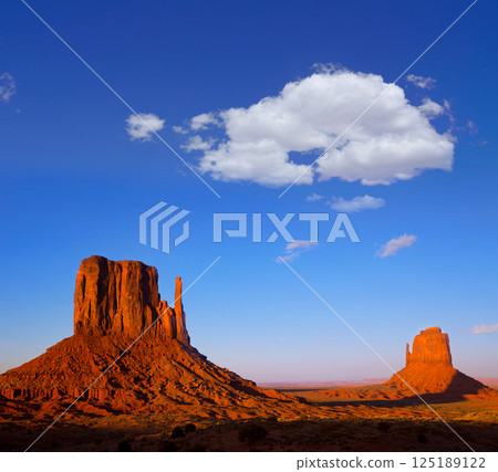 Monument Valley West Mitten and Merrick Butte sunset Monument Valley West Mitten and Merrick Butte sunset 125189122