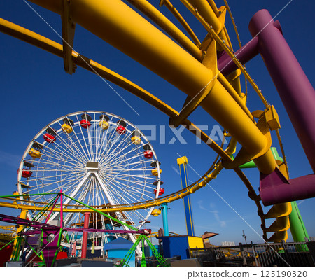 Santa Moica pier Ferris Wheel in California Santa Moica pier Ferris Wheel in California 125190320