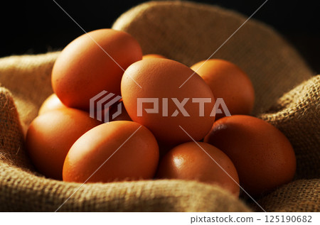 新鮮雞蛋(紅雞蛋) 新鮮雞蛋(紅雞蛋) 125190682