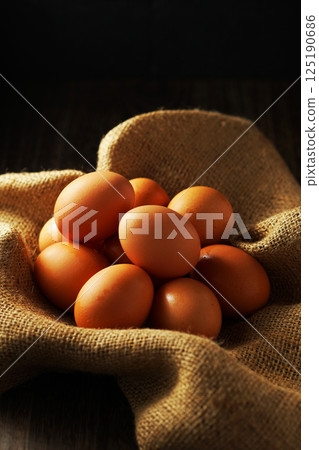 新鮮雞蛋(紅雞蛋) 新鮮雞蛋(紅雞蛋) 125190686