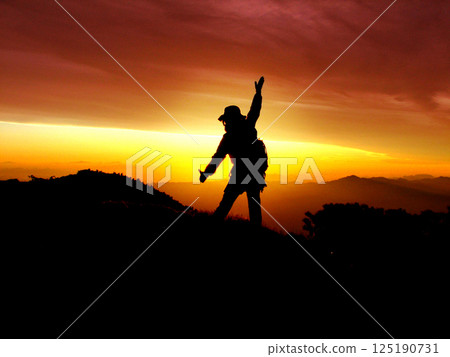 Dawn of the mountain 125190731