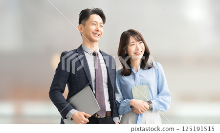 兩個男人和女人的商業團隊合作形象 125191515