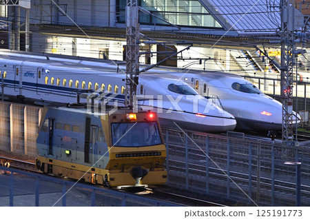 Shinkansen confirmation car R400 track maintenance Shinkansen confirmation car R400 track maintenance 125191773