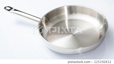 Small metallic frying pan with long handle 125192612