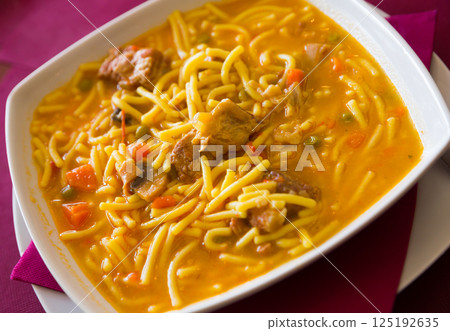 Fideos a la cazuela con costilla Fideos a la cazuela con costilla 125192635