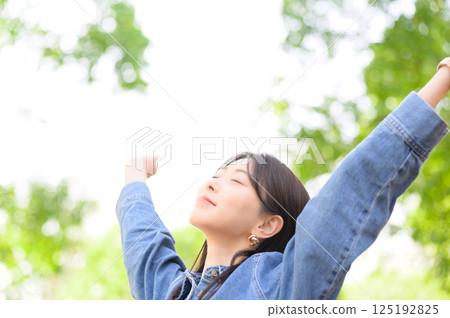 A young woman batting forest 125192825