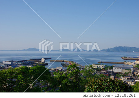從愛媛郡四國中央市山公園眺望莊內半島 從愛媛郡四國中央市山公園眺望莊內半島 125193261