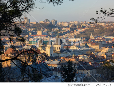 View of the center of the old city of Lviv in the morning 125193793