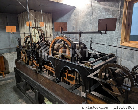 Clockwork of an antique tower clock Clockwork of an antique tower clock 125193805