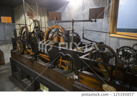 Clockwork of an antique tower clock Clockwork of an antique tower clock 125193857