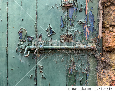 Old Door Lock with Peeling Paint Old Door Lock with Peeling Paint 125194516