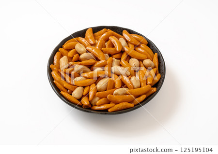 Kakinotane peanuts in a plate on a white background 125195104