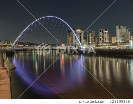Nightscape scenery of The Iconic gateshead millennium bridge spanning the River Tyne and Baltic flour mills with Dark sky. 125195586