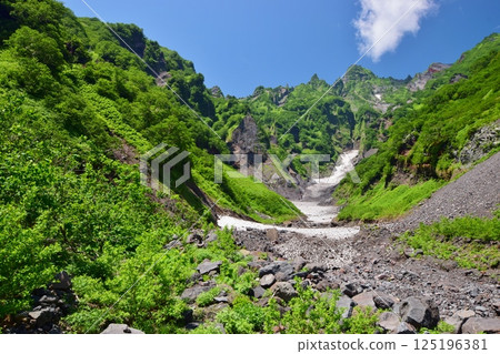 Spectacular views of Rishiri Island: Yamunai Sawa 125196381
