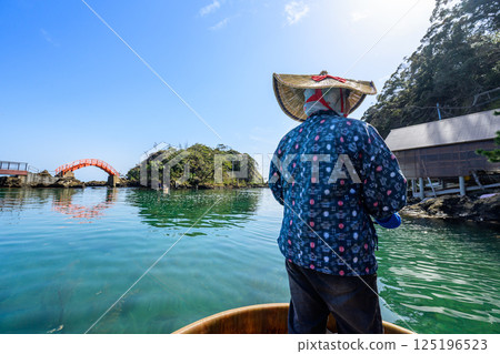 Tall boat 125196523