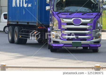 Image of a trailer turning right at an intersection 125196971