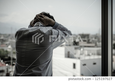 Male doctor, doctor, doctor holding his head (medical error, diagnosis error, surgical error, medical malpractice) Male doctor, doctor, doctor holding his head (medical error, diagnosis error, surgical error, medical malpractice) 125197027