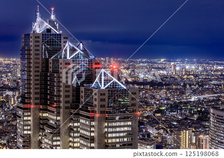 【夜景百選】從東京都廳舍觀景台眺望新宿公園塔 125198068