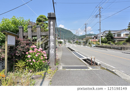 Walking around Sakamoto-shuku on the Nakasendo road: The remains of the Shimokido gate and Mount Haneishi, Annaka City, Gunma Prefecture 125198149