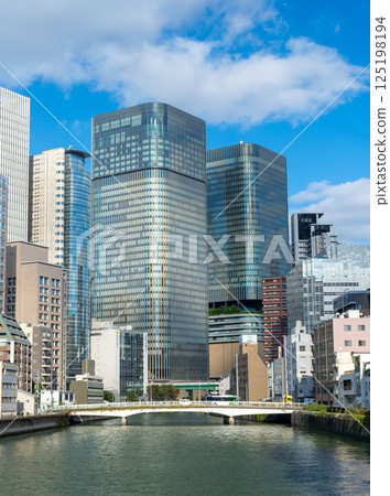 Osaka Nakanoshima skyscrapers and Tosabori River 125198194