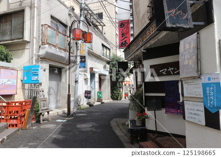 Back alleys of Higashi Nakano 125198665