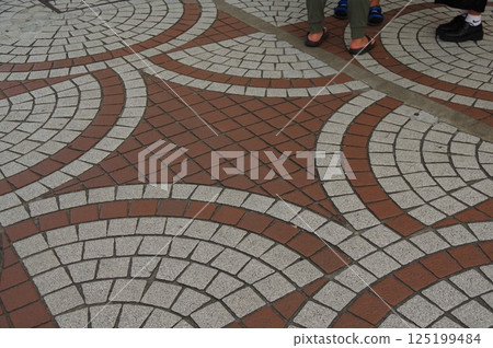 磚瓦圓形鵝卵石 3 125199484