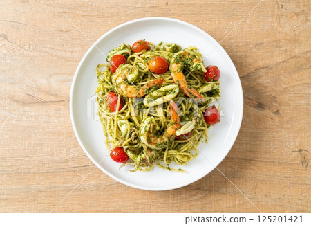 Spaghetti with seafood in homemade pesto sauce Spaghetti with seafood in homemade pesto sauce 125201421