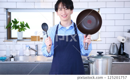 Men's kitchen cooking image 125201757