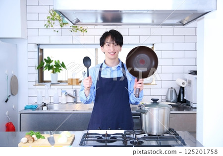 Men's kitchen cooking image 125201758