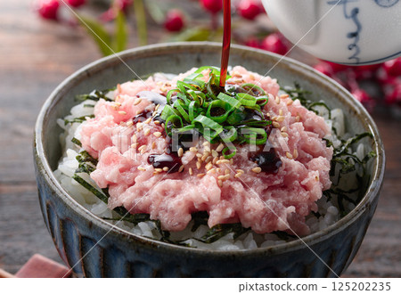 Negitoro rice bowl (seared tuna rice bowl) Negitoro rice bowl (seared tuna rice bowl) 125202235