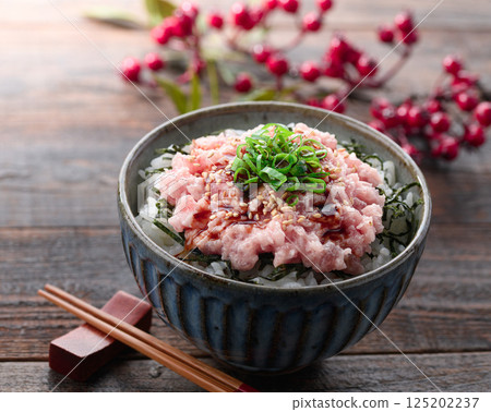 Negitoro rice bowl (seared tuna rice bowl) 125202237