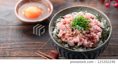 Negitoro rice bowl (seared tuna rice bowl) 125202246