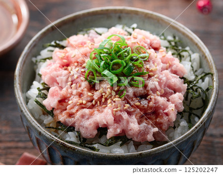 Negitoro rice bowl (seared tuna rice bowl) 125202247