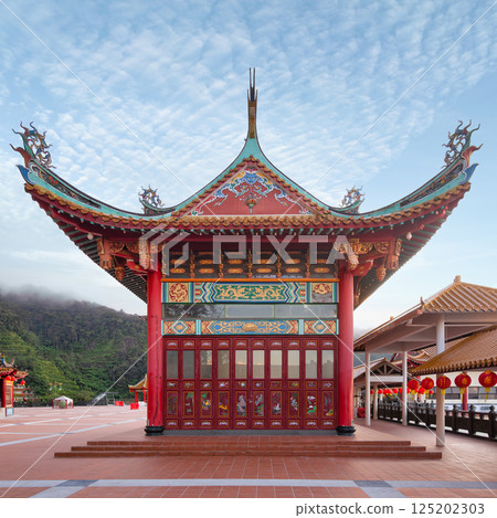 Explore the beauty of Chin Swee Caves Temple located in Genting Highlands, Malaysia amid serene mountain views 125202303