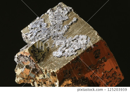 伴生礦物（黃鐵礦/方鉛礦） 125203939