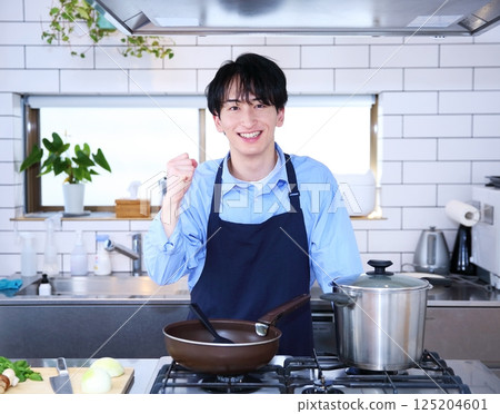 Men's kitchen cooking image Men's kitchen cooking image 125204601