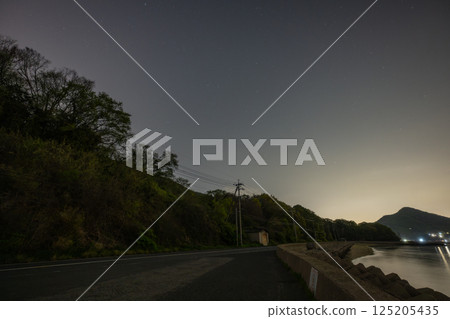 Beautiful spring starry sky in Yorishima Town, Asakuchi City, Okayama Prefecture, Japan Beautiful spring starry sky in Yorishima Town, Asakuchi City, Okayama Prefecture, Japan 125205435