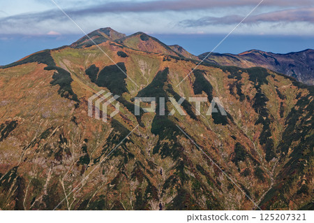 Mt. Kitamata and Mt. Baikabiki seen from the climb of Mt. Iide Honzan in the Iide mountain range 125207321
