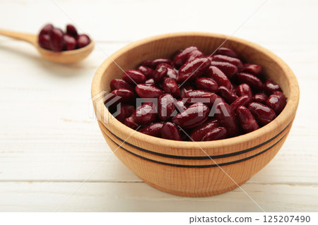 Red beans in wooden bowl and spoon on white background. 125207490