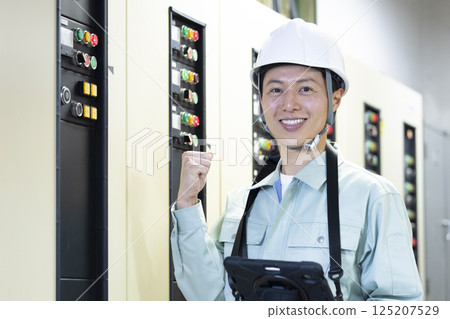 建築維護：一名男子正在檢查設備。照片由東京電子專門學校電波學園提供。 125207529