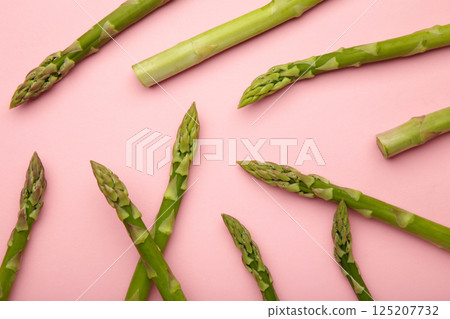 Fresh green asparagus on pink background. Healthy food concept. Vegan healthy food. Top view 125207732