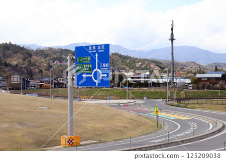 Roundabout in front of Tenryukyo PA (Iida City, Nagano Prefecture) Roundabout in front of Tenryukyo PA (Iida City, Nagano Prefecture) 125209038