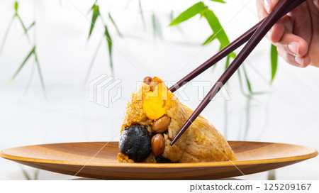 Traditional Chinese glutinous rice cake, containing rich bean paste 125209167