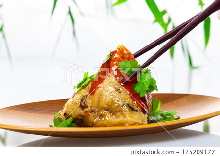 Traditional Chinese glutinous rice cake, containing rich bean paste 125209177