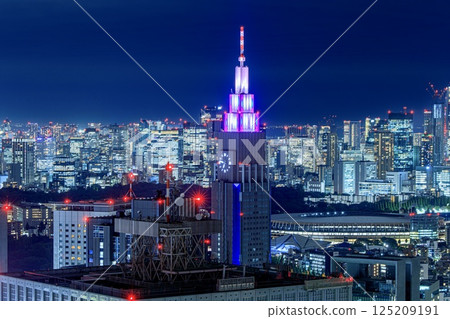 [Top 100 Night Views] Docomo Tower and Shinjuku night view from the Tokyo Metropolitan Government Building observation deck 125209191