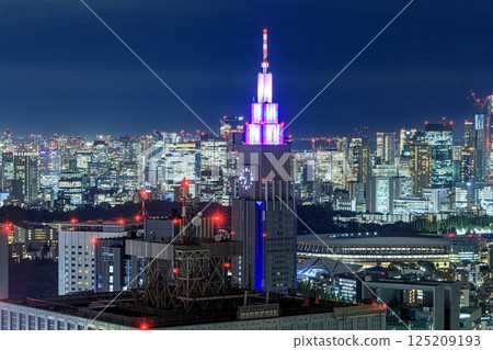 [Top 100 Night Views] Docomo Tower and Shinjuku night view from the Tokyo Metropolitan Government Building observation deck 125209193