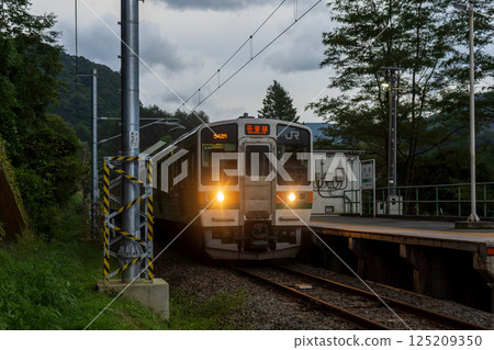 停靠於吾妻線御前站的列車 125209350