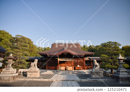 城南宮 - 清晨，從寂靜的神社內望去，本殿2 125210471