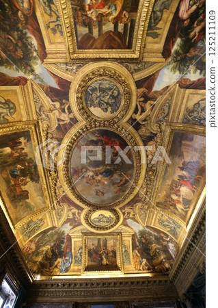 Ceiling of the Palace of Versailles, a World Heritage Site Ceiling of the Palace of Versailles, a World Heritage Site 125211109